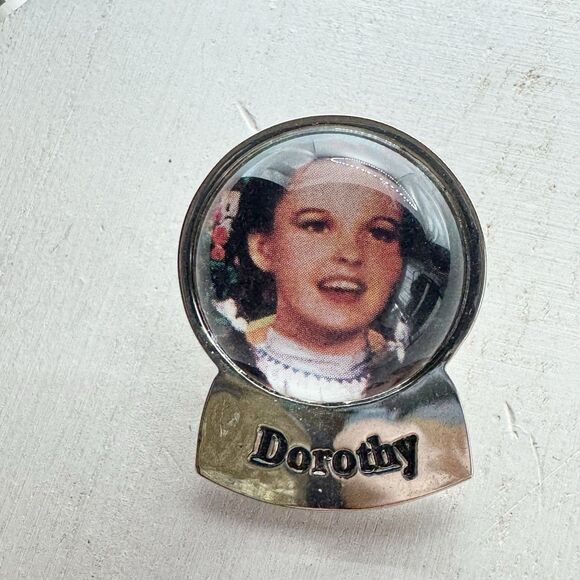 Vintage 1999 Wizard of Oz Dorothy 3D Glass Top Crystal Ball Silver Tone Pin - Picture 1 of 5